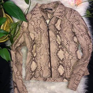 Super cute fitted jacket.